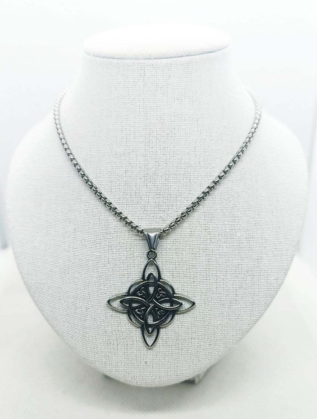 Collana Nodo della strega in acciaio