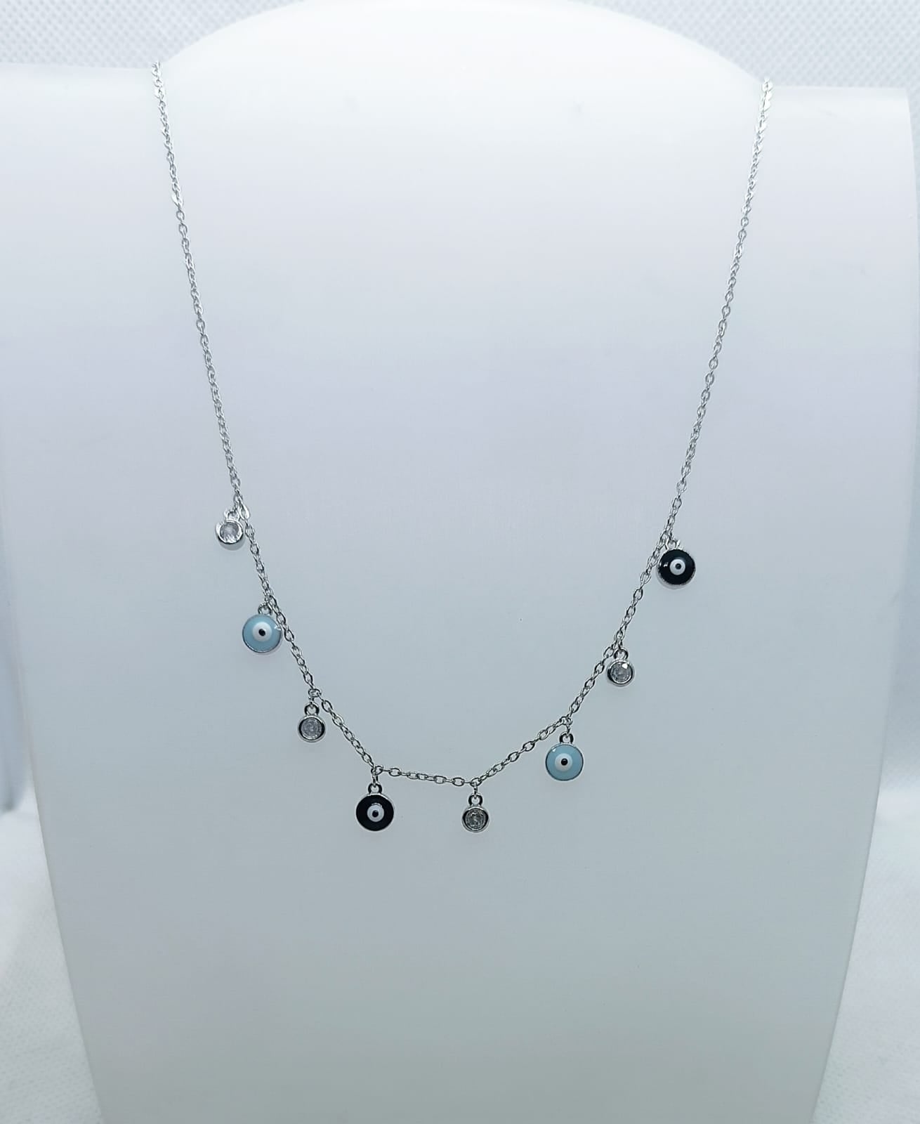 collana in acciaio inossidabile con occhietti porta-fortuna