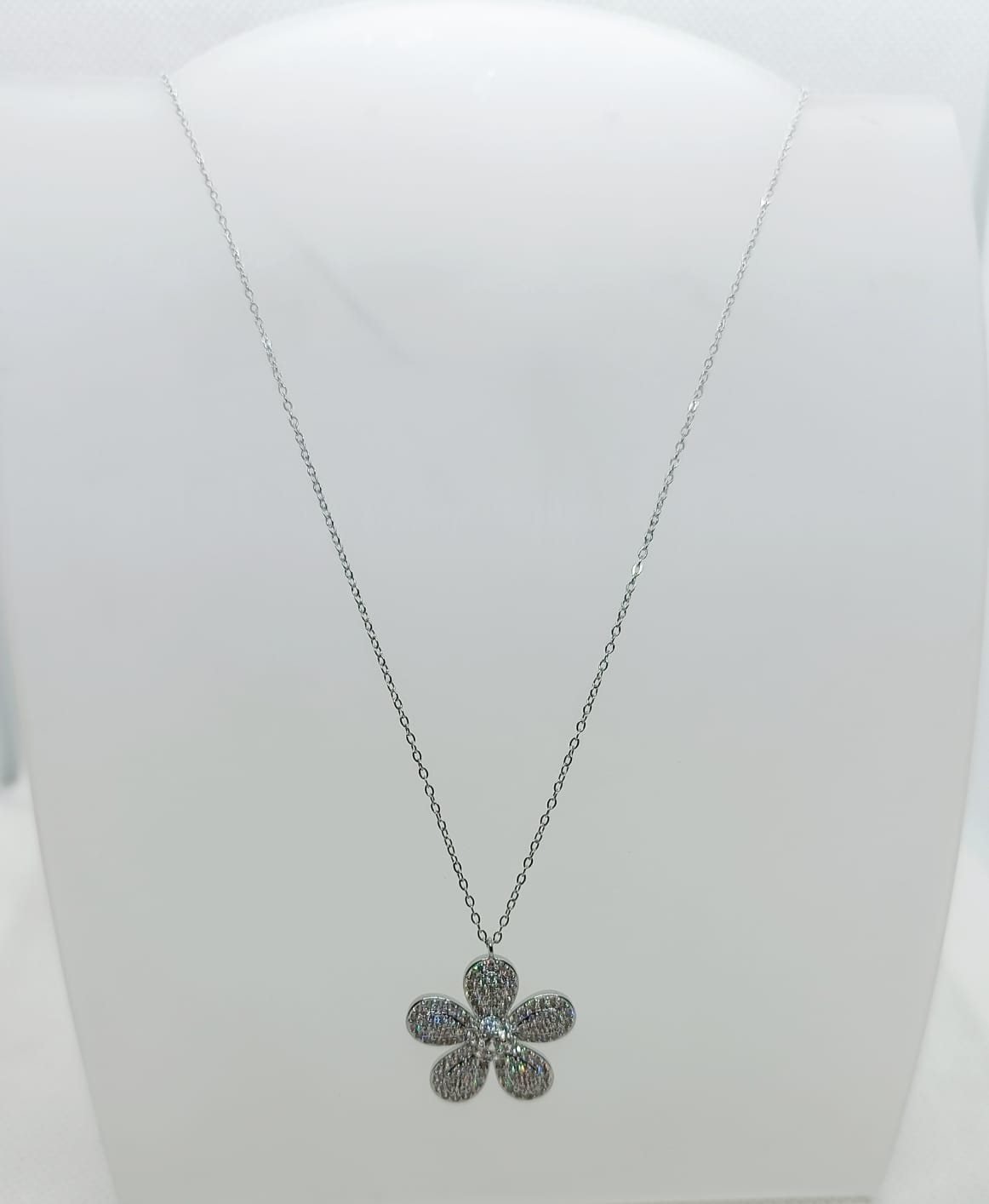 collana in acciaio inossidabile con fiore