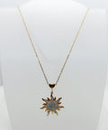 collana in acciaio inossidabile dorata con sole con brillantini