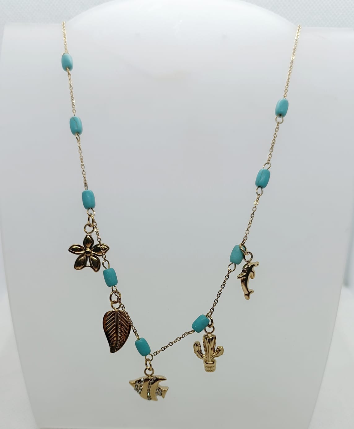 collana in acciaio inossidabile dorata e ciondoli motivo mare
