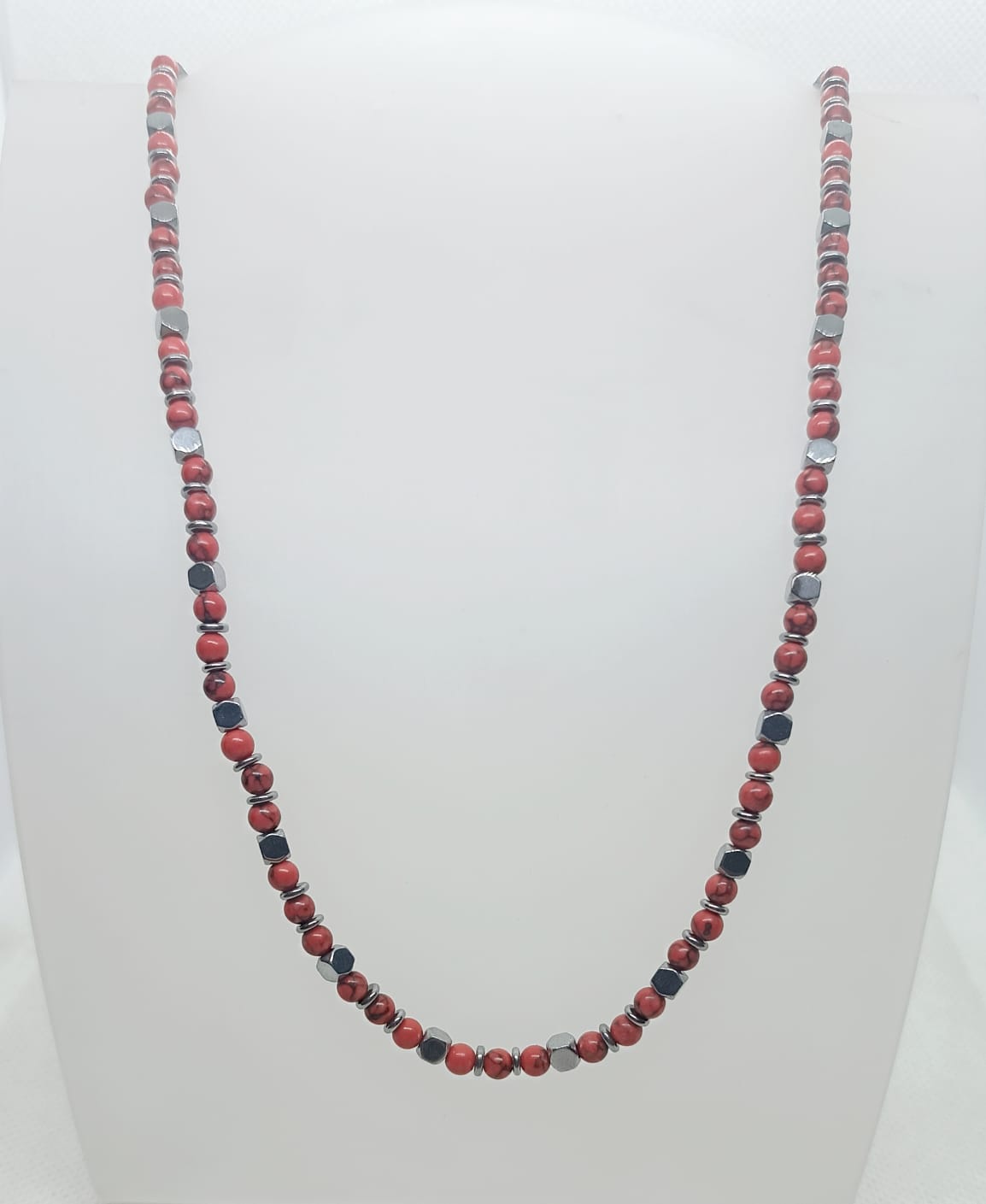 collana in acciaio inossidabile con perline in pasta di corallo