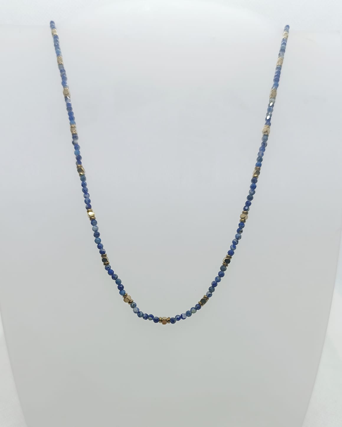 collana in acciaio inossidabile dorata con perline in lapislazzuli