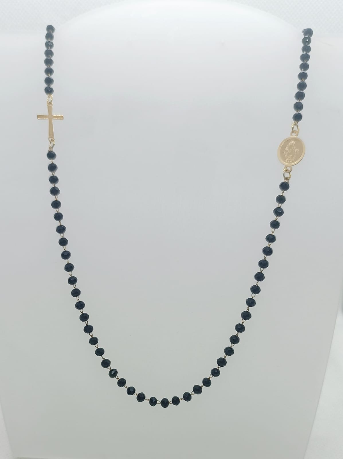 collana in acciaio inossidabile dorata con perline nere tipo rosario