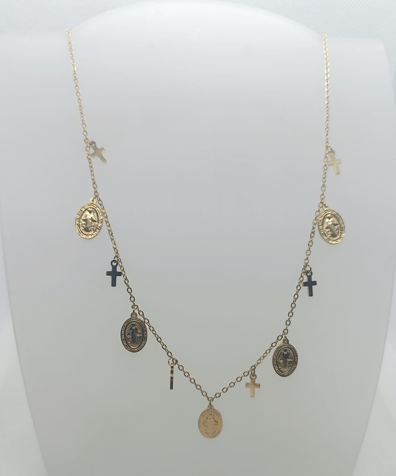 collana in acciaio inossidabile dorata con croci e santini