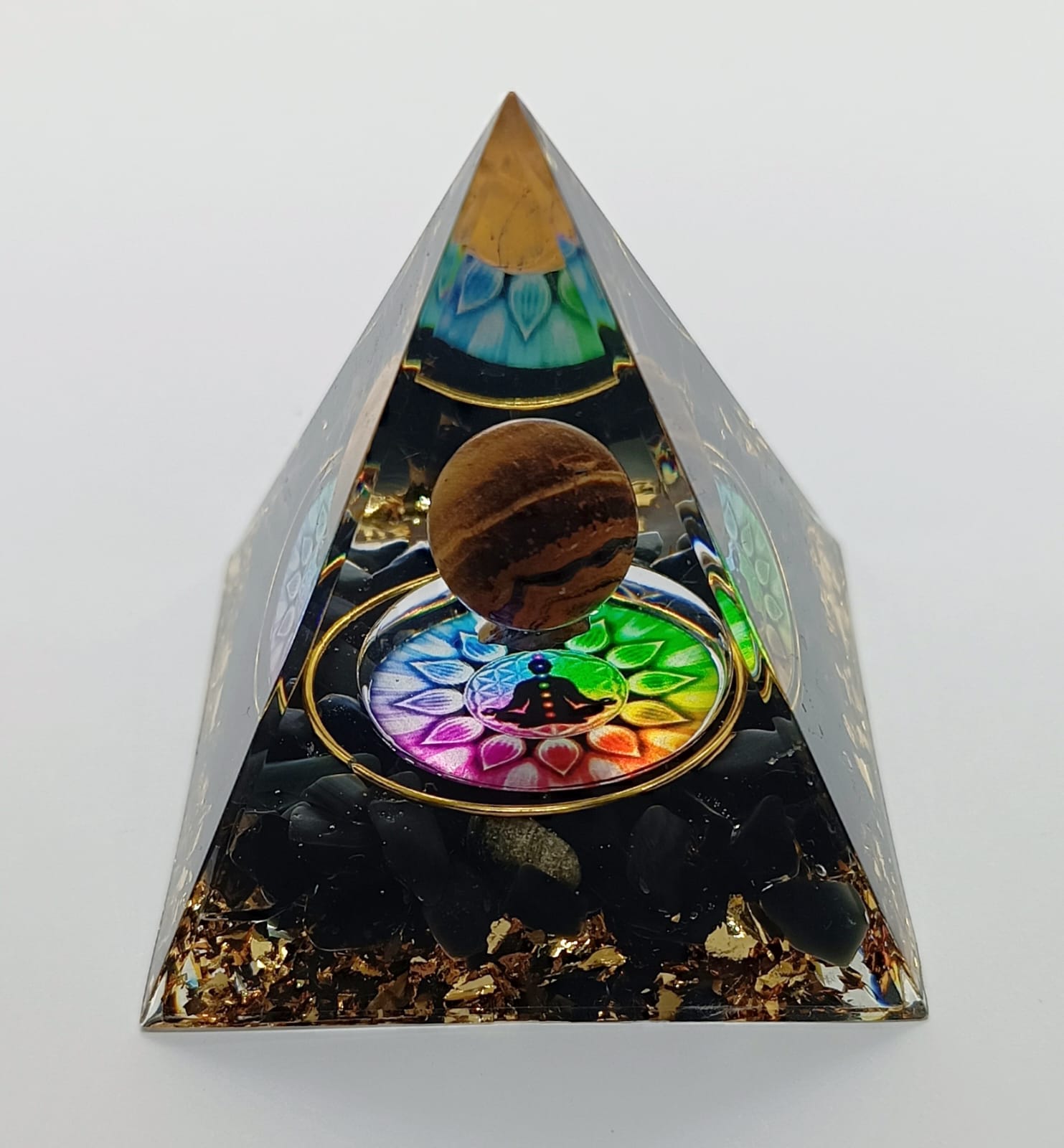 Piramide in Orgonite con Occhio di tigre