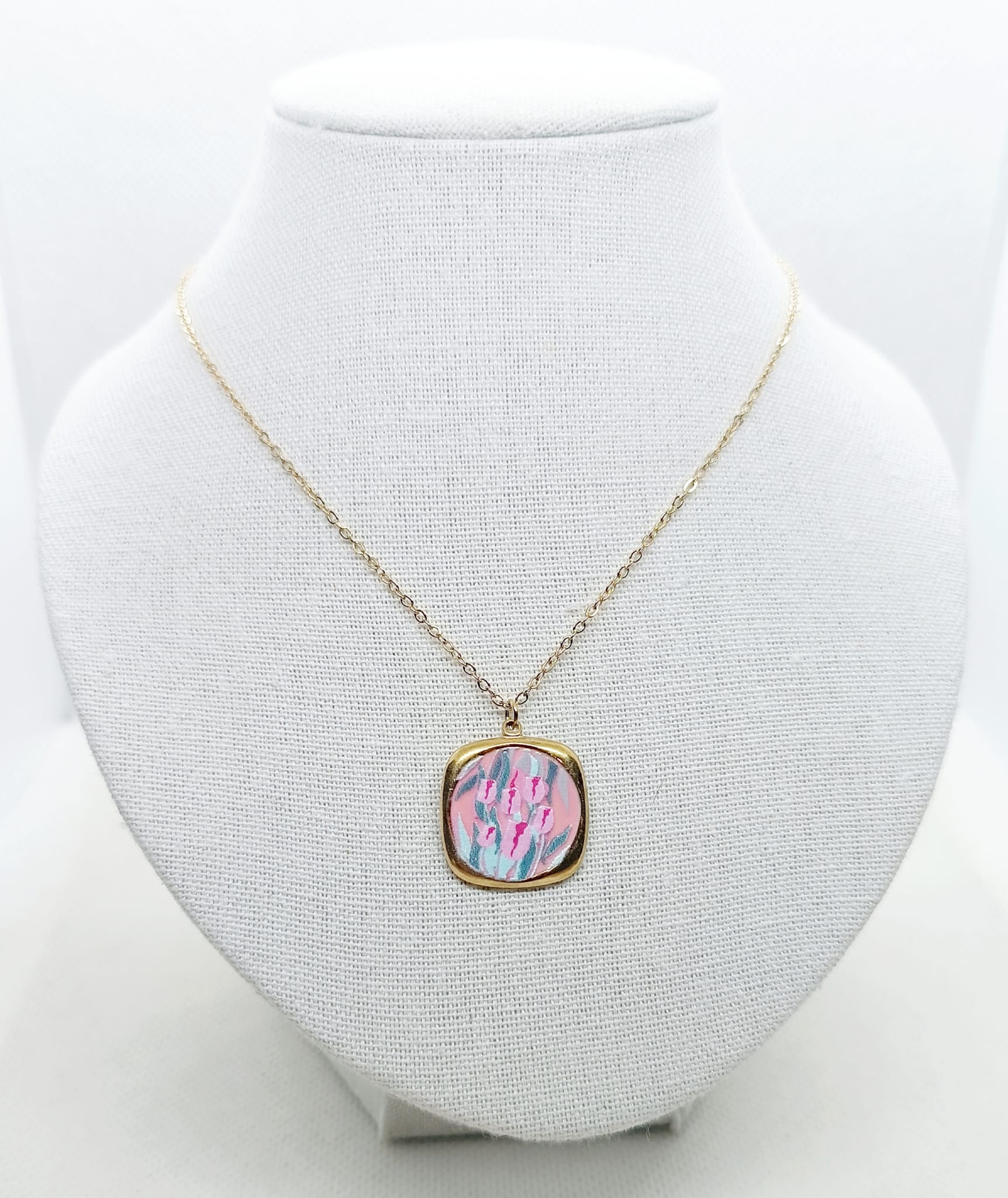 Collana con ciondolo floreale in acciaio inossidabile